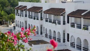 A white building with multiple balconies and arched windows. - Pou Des Pujols (Formentera)