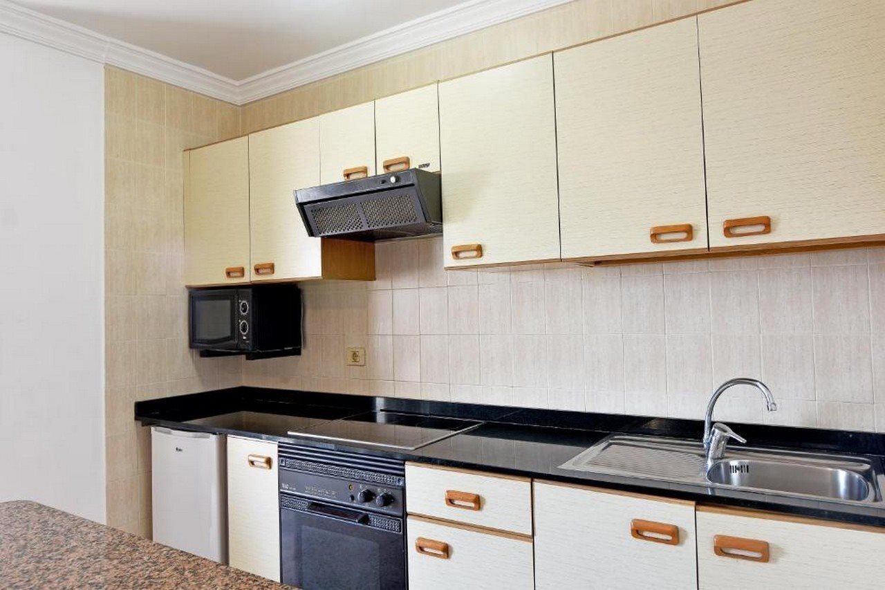 Full-sized fridge, stovetop