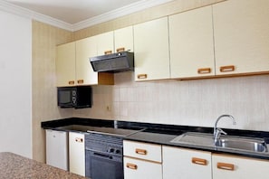 Full-sized fridge, stovetop - Apartamentos Isabel (Tias)