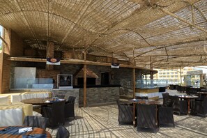 Food-Court