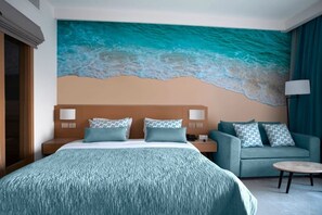 Familienzimmer, 1 Schlafzimmer, Poolblick | Allergikerbettwaren, Minibar, Zimmersafe, schallisolierte Zimmer
