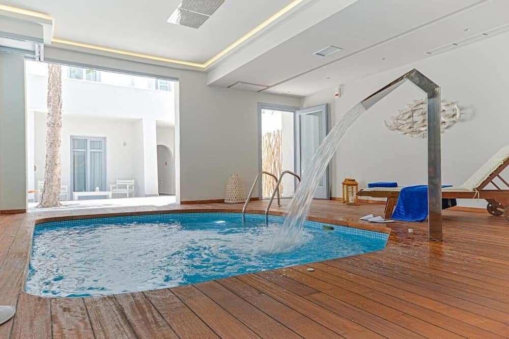 Grotta Hotel