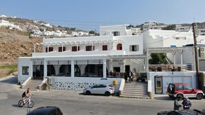 المنشأة من الخارج