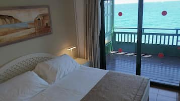 Safe på rommet, strykejern/-brett og barnesenger (inkludert)