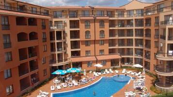 Seasonal outdoor pool