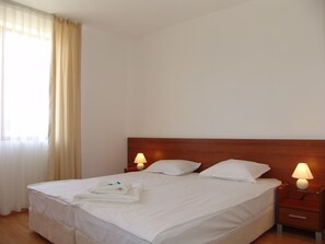 Comfort Apartment, 1 Bedroom, Kitchenette | Desk, cribs/infant beds, bed sheets - Apart-hotel Kasandra (Sunny Beach)