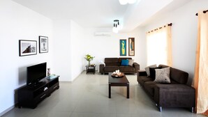 Suite, 3 Bedrooms, Sea View | Living room | 32-inch plasma TV with satellite channels, TV - Oracle Exclusive Resort (Paphos)