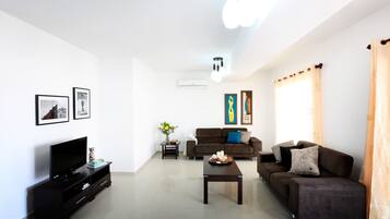 Suite, 3 Bedrooms, Sea View | Living room | 32-inch plasma TV with satellite channels, TV