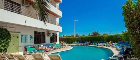 Outdoor pool, sun loungers