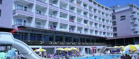 Innendørsbasseng og utendørsbasseng