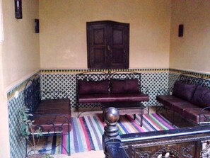 Skrivebord, barnesenger (inkludert) og wi-fi (inkludert)