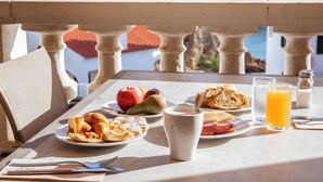 Breakfast buffet - Aparthotel Seth Isla Paraiso (Mercadal)
