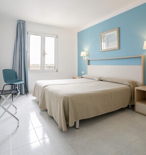 基础公寓, 2 间卧室 | 办公桌、免费婴儿床、免费 WiFi、床单