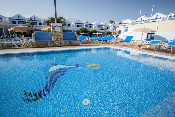 3 piscines extérieures
