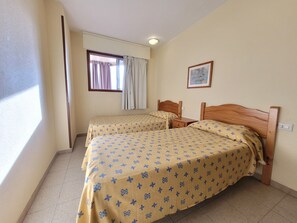 Bar mini, seterika/papan seterika, katil bayi/kot (surcaj), Wi-fi 