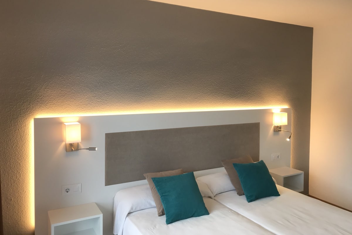 Double Room Single Use, Balcony | In-room safe, desk, WiFi (free)
