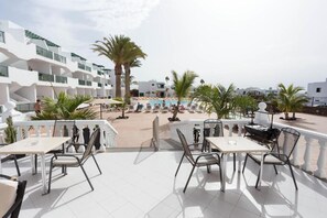 Terrace/patio - Apartamentos Acuario Sol (Tías)