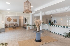 Reception - Aparthotel Beach Club (Mercadal)