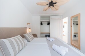 1 camera, una cassaforte in camera, tende oscuranti, insonorizzazione