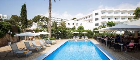 Outdoor pool, open 10 AM to 7 PM, pool umbrellas, sun loungers