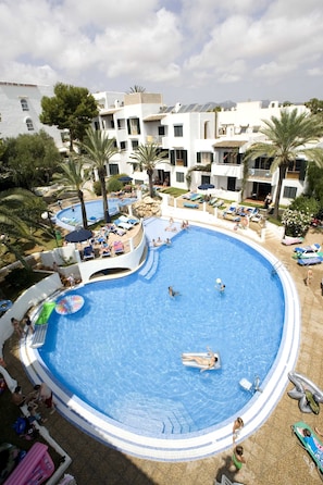 Outdoor pool, open 10 AM to 7 PM, pool umbrellas, sun loungers - Gavimar Cala Gran Costa Del Sur (Santanyi)