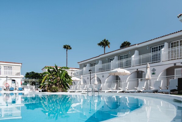 Außenpool, Liegestühle