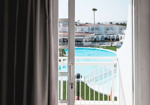 Bungalow, 1 Queen Bed, Pool View | 1 bedroom, in-room safe, free WiFi, bed sheets - Bungalows Parque Nogal (San Bartolomé de Tirajana)