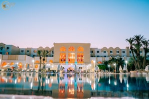 المنشأة من الخارج