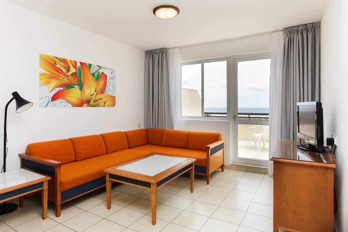 Living area | Flat-screen TV