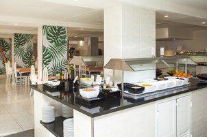 Frühstück und Abendessen, internationale Küche