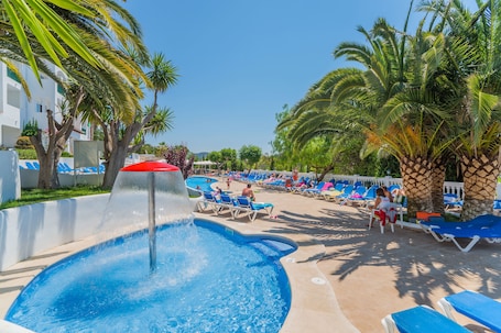 Outdoor pool, pool umbrellas, pool loungers. Holiday Center