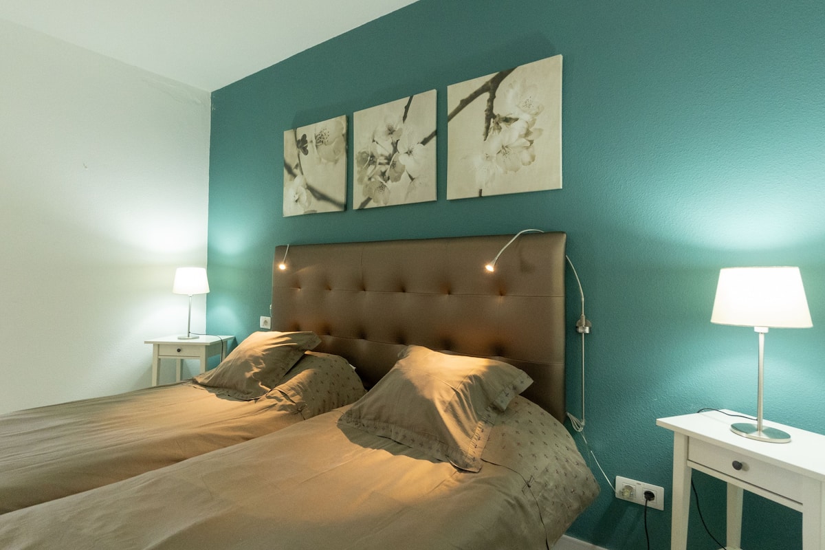 WiFi (free), bed sheets