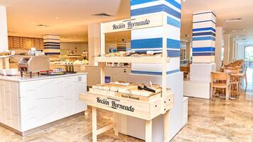 Esmorzar diari d'estil bufet (10 EUR per persona)