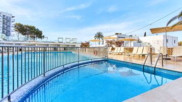 Outdoor pool, pool umbrellas, sun loungers