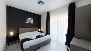 Family Apartment, 2 Bedrooms | Minibar, iron/ironing board, bed sheets - Block  (Munxar)