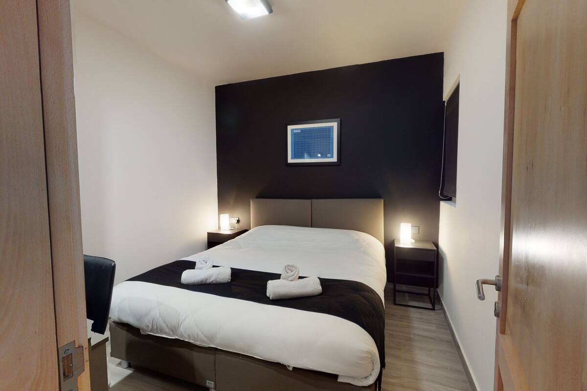 Minibar, iron/ironing board (on request), bed sheets