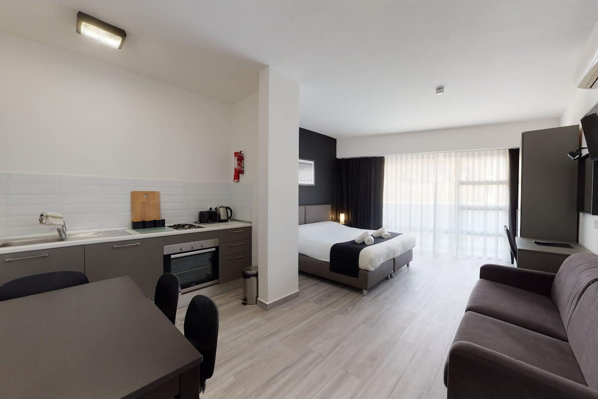 Studio | 1 bedroom, minibar, iron/ironing board, bed sheets