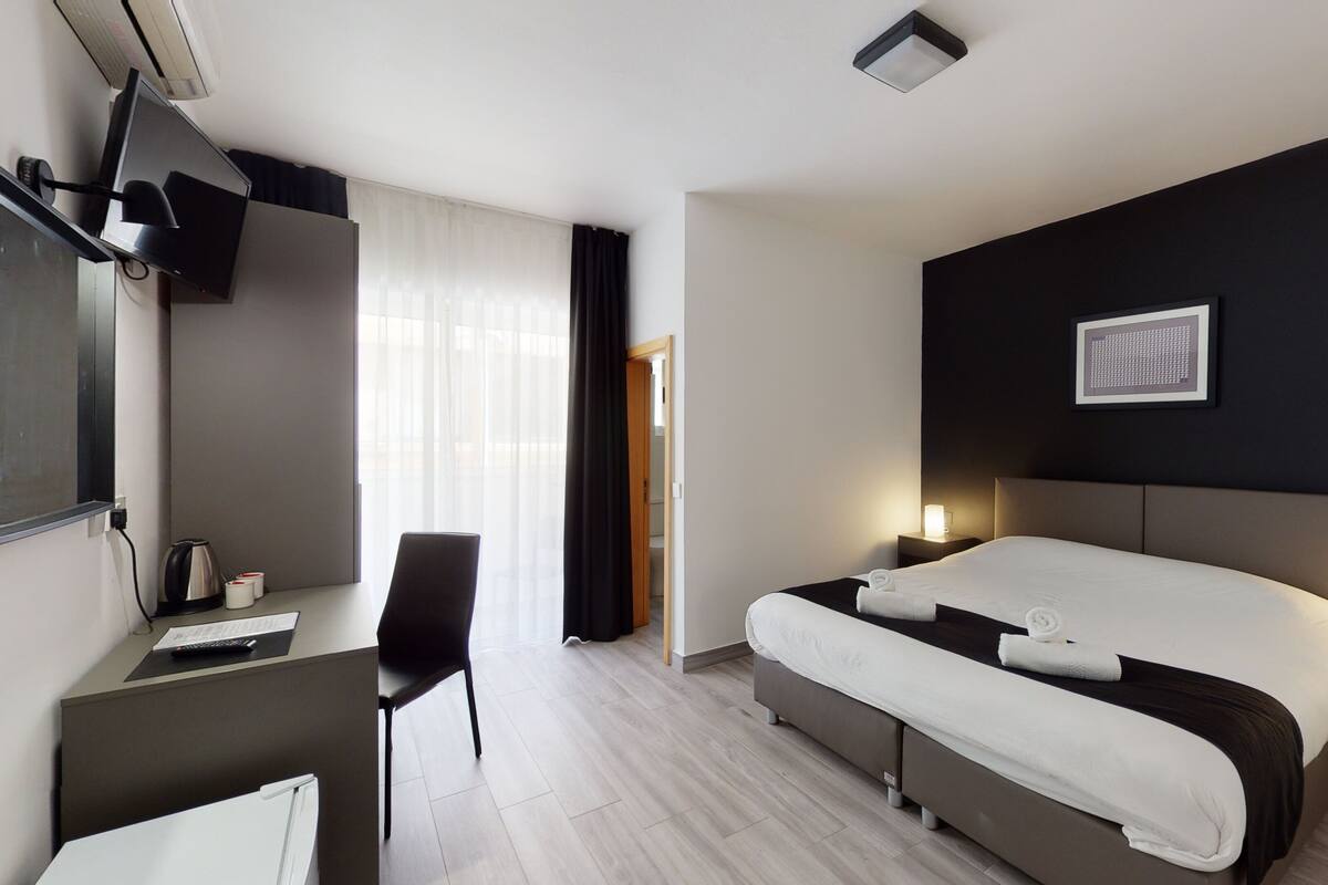 Minibar, iron/ironing board (on request), bed sheets