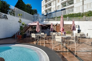 Poolside bar