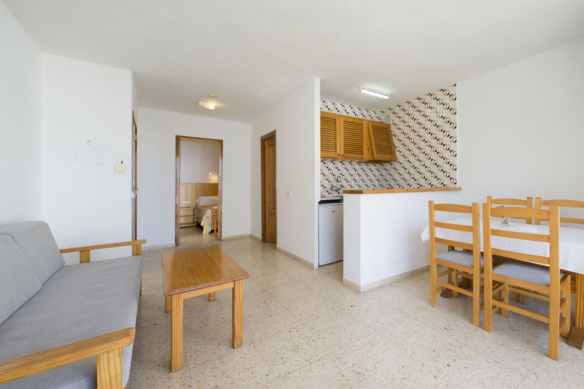 Apartemen, 1 kamar tidur, balkon | Meja kerja, tirai kedap cahaya, dan tempat tidur bayi (biaya tambahan)
