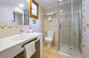 Apartment, 1 Bedroom, Balcony | Bathroom | Hair dryer, towels