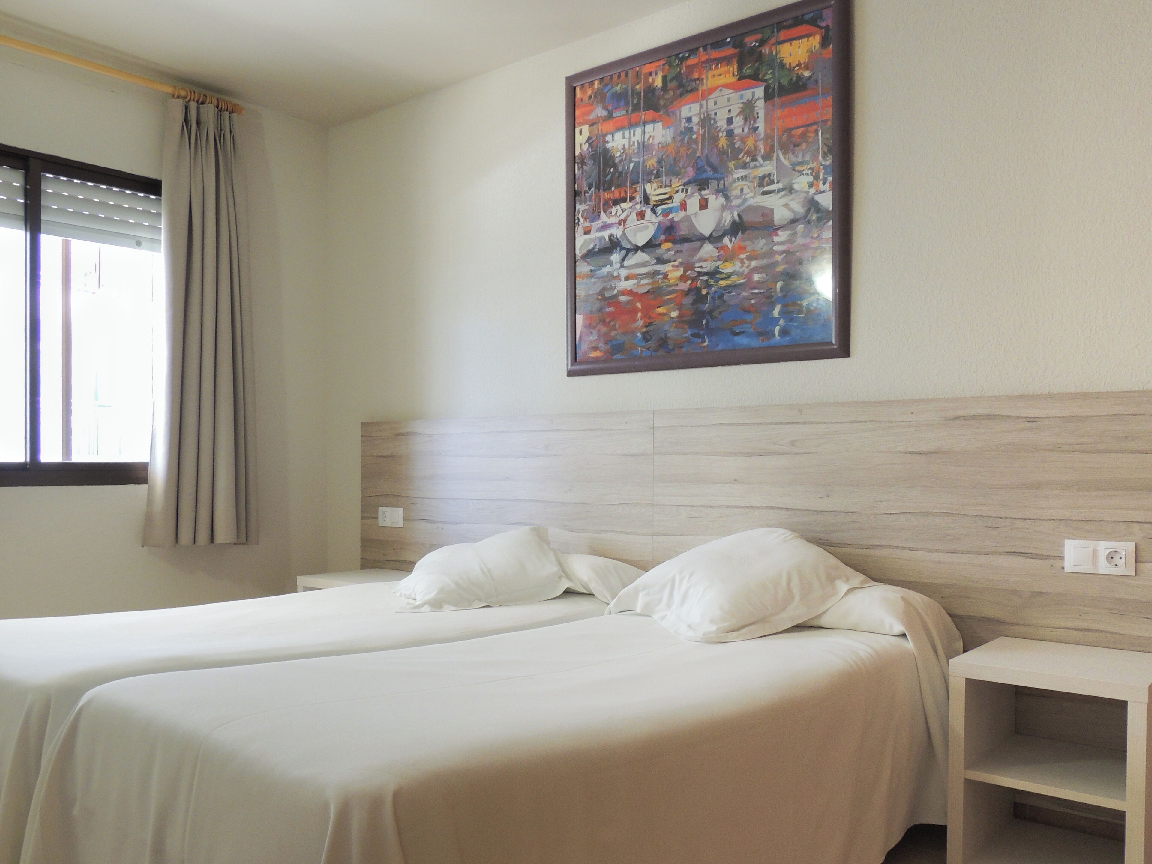1 chambre, rideaux occultants, draps fournis