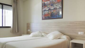 1 makuuhuone, pimennysverhot, vuodevaatteet