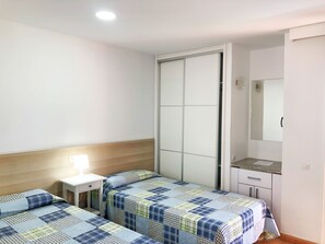 Cortinas blackout, cunas gratuitas y ropa de cama 