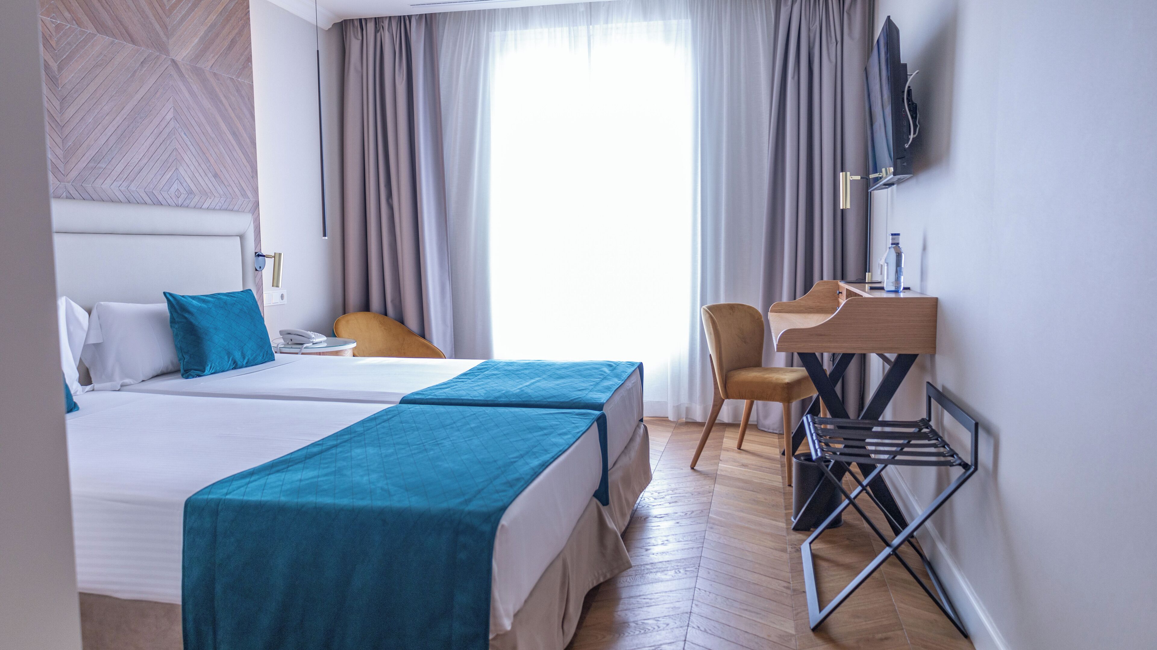 double or twin room, balcony, sea view | 1 bedroom, minibar, in-room safe, desk