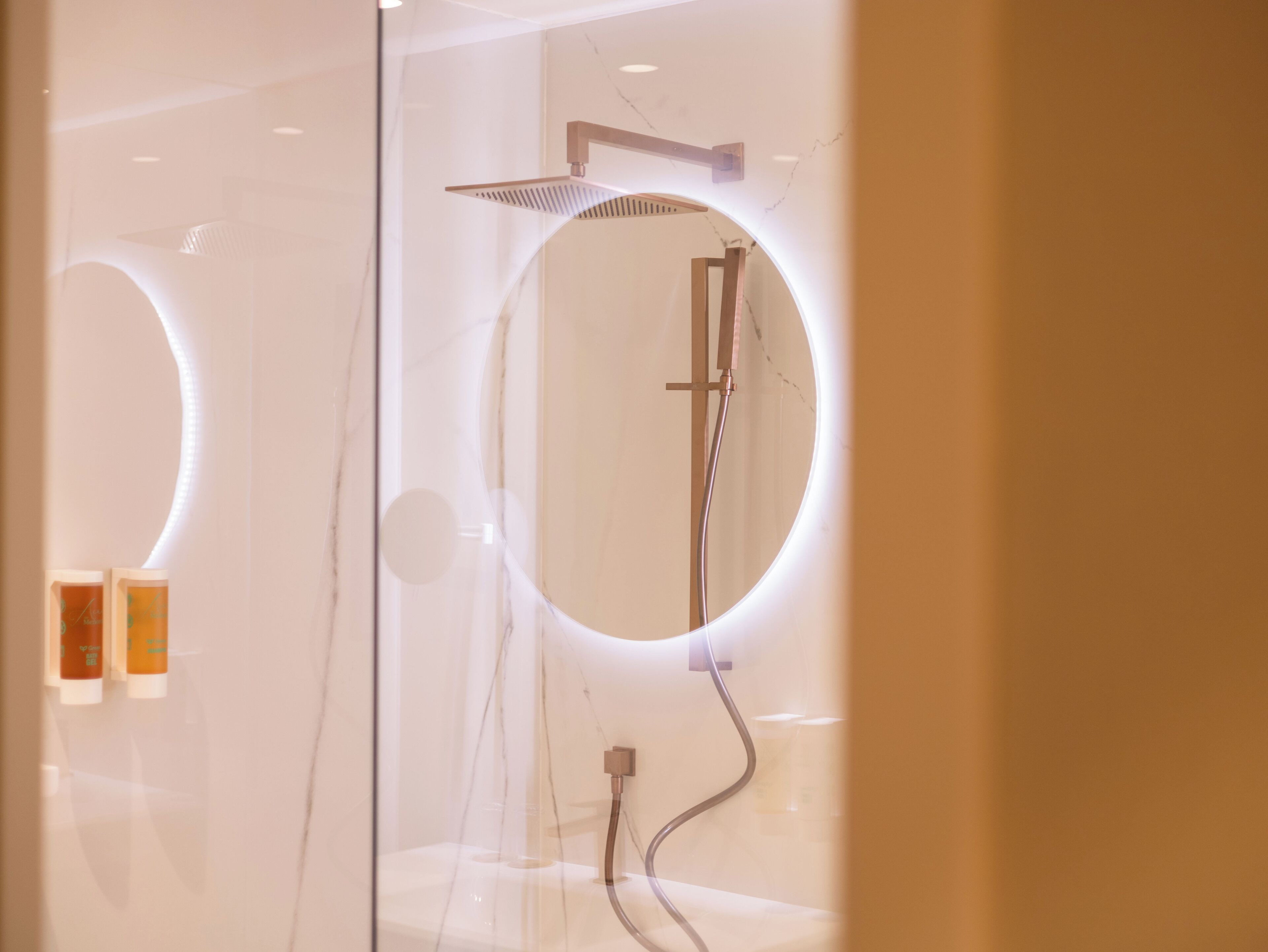 junior suite, harbour view | bathroom | shower, free toiletries, hair dryer, towels