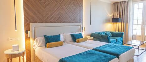 Junior-suite - udsigt til havn | Minibar, pengeskab på værelset, skrivebord, lydisolering