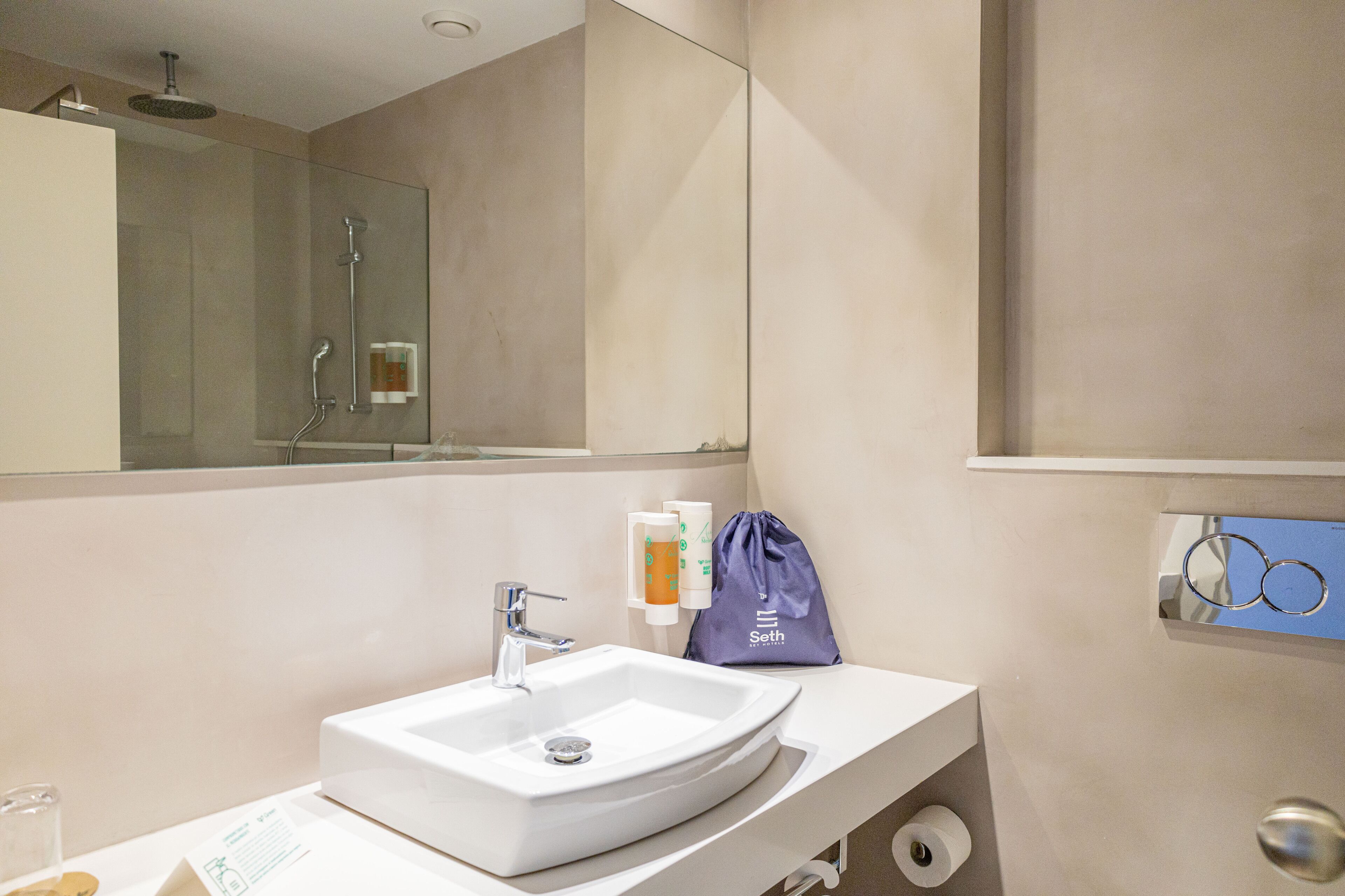 single room | bathroom | shower, free toiletries, hair dryer, towels