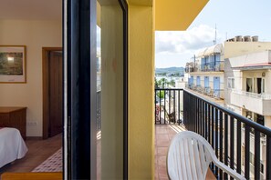Estudio estándar, balcón | Caja de seguridad en la habitación y insonorización 