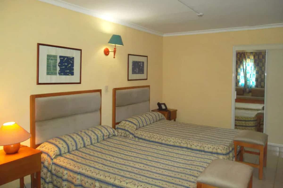 Zimmersafe, Schreibtisch, laptopgeeigneter Arbeitsplatz